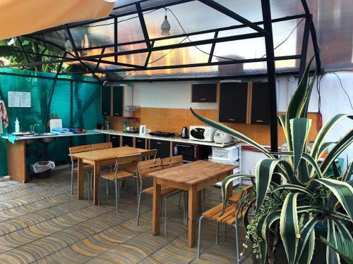 Hostal Emiliya Guest House