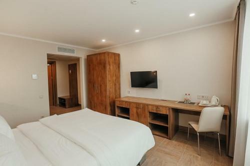Amza Park Hotel