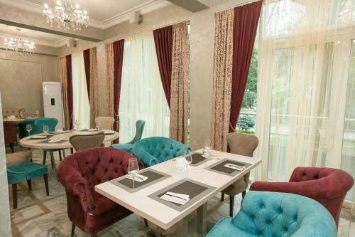 Amza Park Hotel
