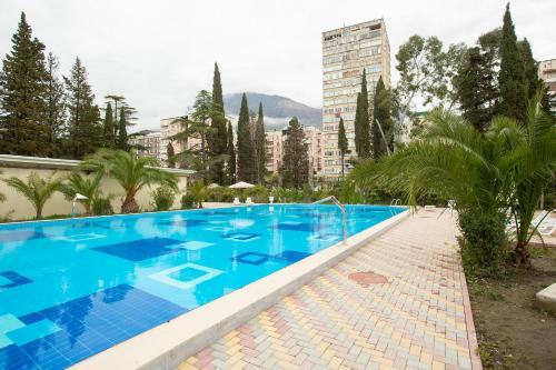 Amza Park Hotel