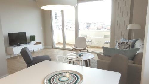 Urban Zen With View - City Break Apartments