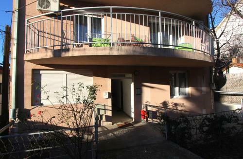 Apartment Violet