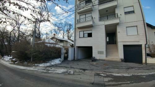 J&j Apartments