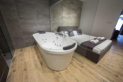Hostal Empire Luxury Apartments