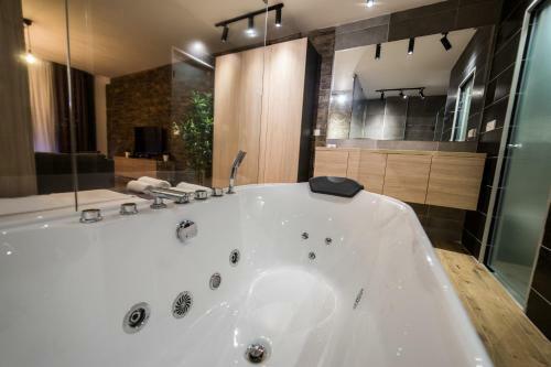 Hostal Empire Luxury Apartments