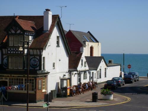 Bed & Breakfast The Ship Inn