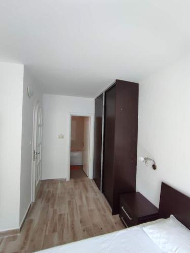 Lovely 2 Bedroom Apartment With Pool!b5