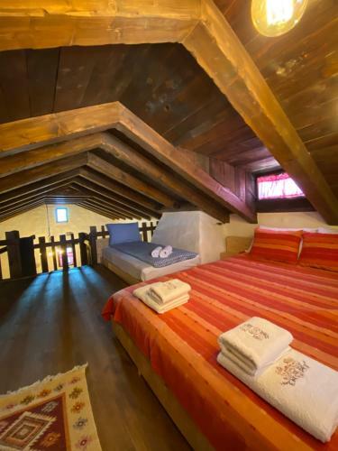 Hostal Guest House Bujtina Nora