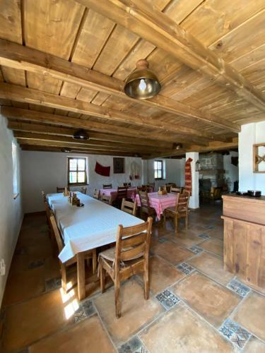 Hostal Guest House Bujtina Nora