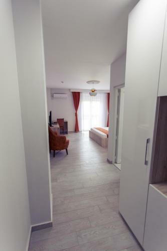 City Hotel
