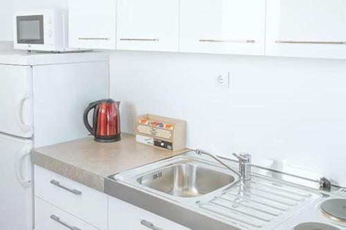 Lina - Prn, Comfy Skyline Apartment - Great Location