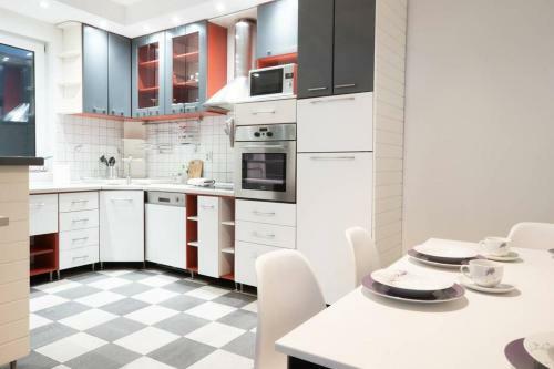 Apartamento Lina - Prn, Aktashi Home