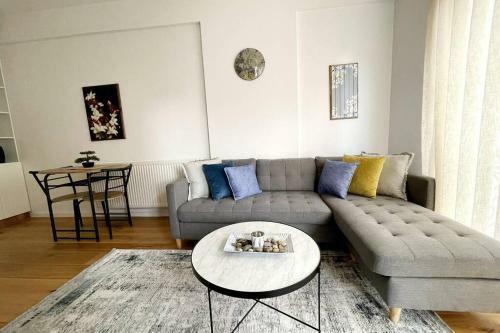 New And Luxury Apartment