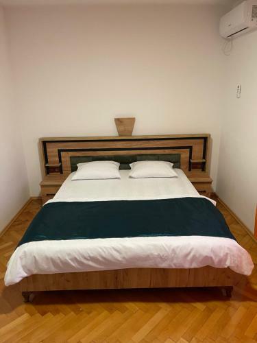 Hotel Madigan's Kosovo