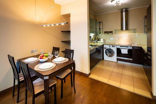 Old Riga Central Family Apartment
