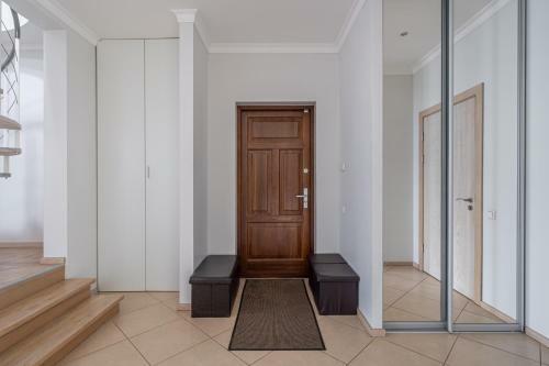 Premium 2-story Penthouse Apartment + Terrace