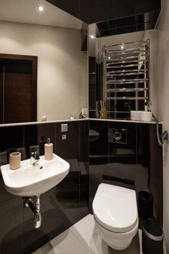 Old Riga Two Bedroom Apartment With 2 Bathrooms