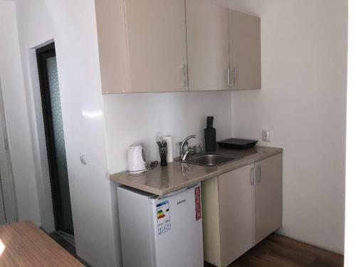4 Seasons Apartments