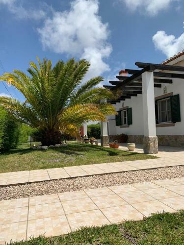 Holiday Villa With Pool Near The Ocean