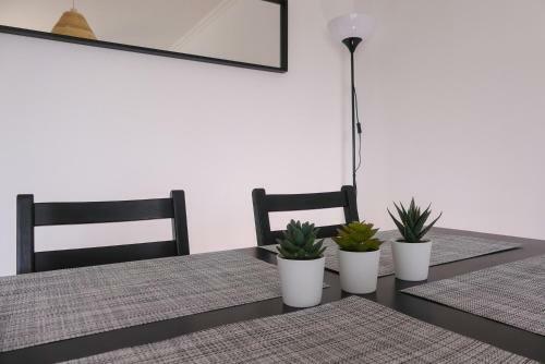 Spacious & Sunny Apartment By Timelystay