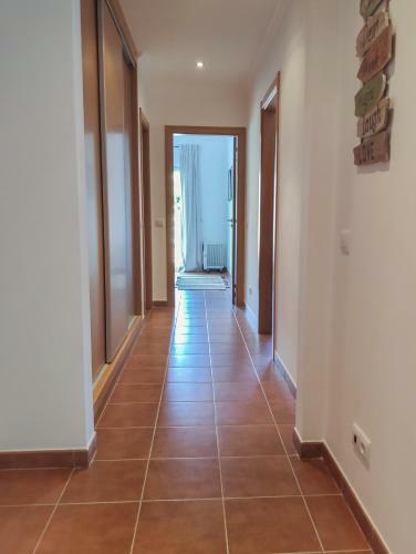 Spacious & Sunny Apartment By Timelystay