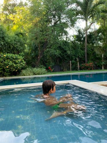 Praia Do Forte: Apartamento Duplex Na Vila