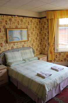 Bed & Breakfast Aunties Coliseum Hotel