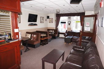 Hostal The Shores Hotel