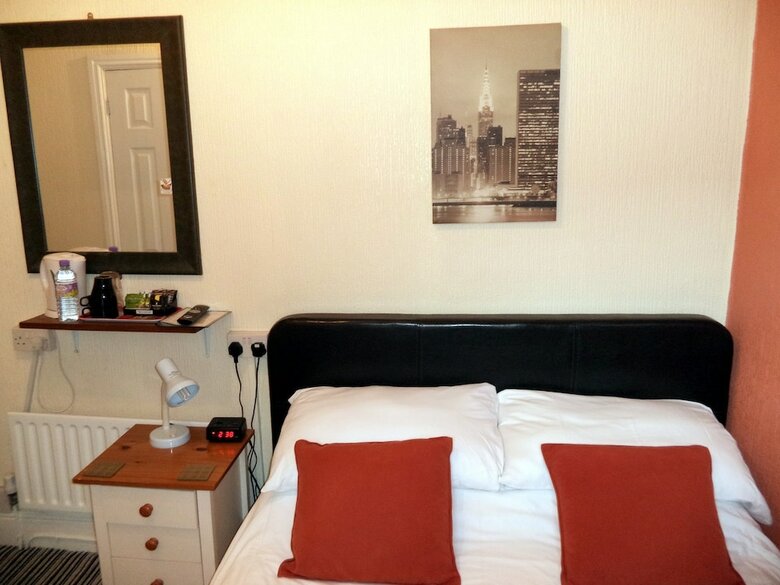 Hostal Phoenix Guest House