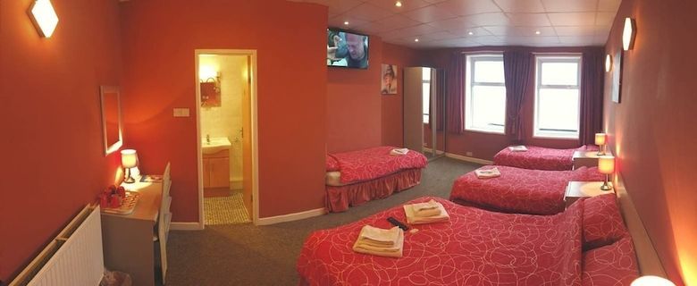 Hostal Funky Towers Hotel