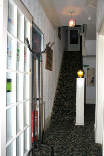 Hostal Seasons 24 Guest House