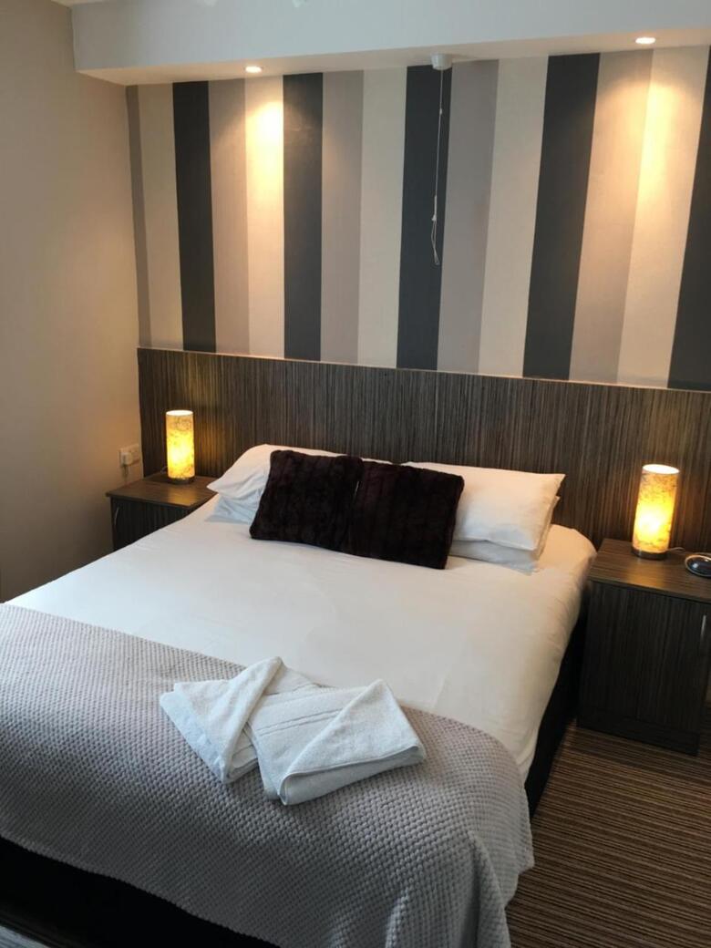Hostal Glenheath Hotel