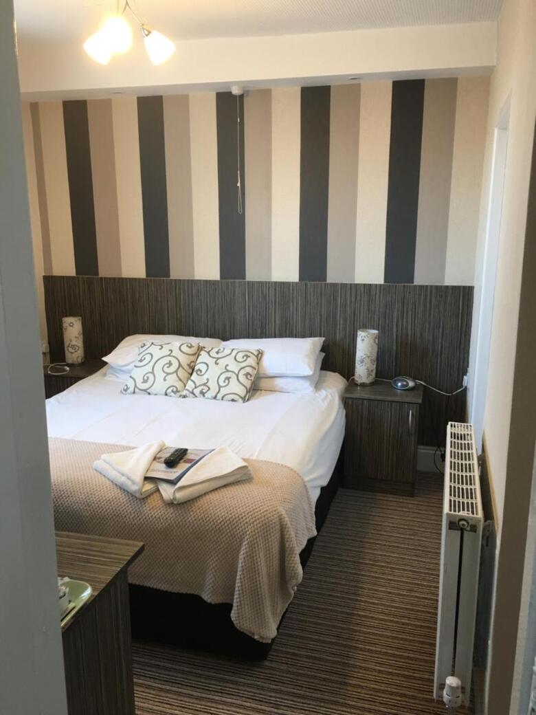 Hostal Glenheath Hotel