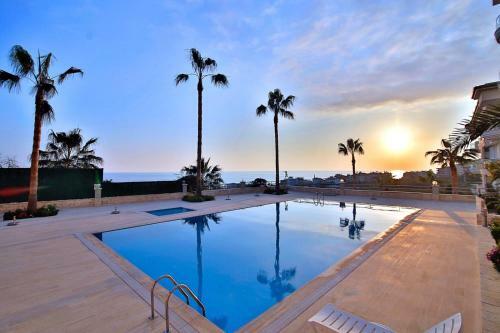 Beautiful Green Apartment At Cleopatra Beach