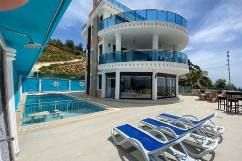 Super Luxury Villa With 5bedroom,pool And Jacuzzi