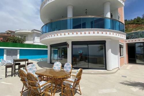 Super Luxury Villa With 5bedroom,pool And Jacuzzi