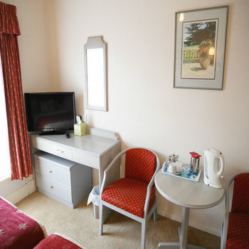 Hostal Holmsdale Hotel