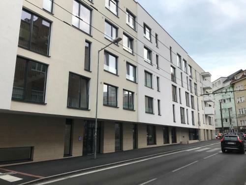 Leo Apartment Free Parking!!!