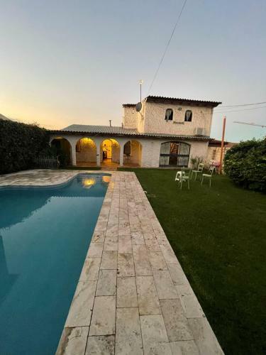 Casa Con Jard�n Y Piscina