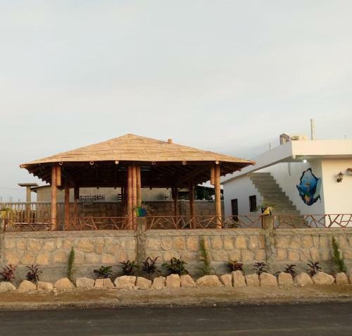Tony�s Home Ayangue