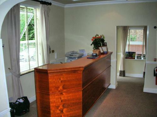 Hostal Abbey Lodge Hotel