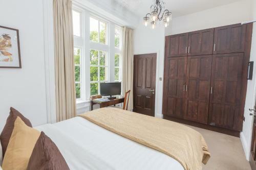 Woodlands Hotel