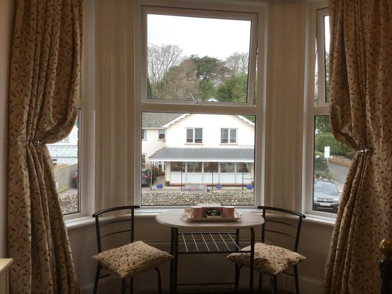 Bed & Breakfast The Groveside Guest House