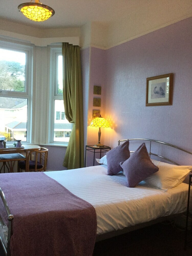 Bed & Breakfast The Groveside Guest House