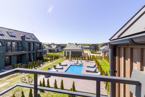 Green Shine Apartment, By Cohost