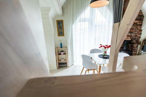 Apartamentai ?alia J?ros