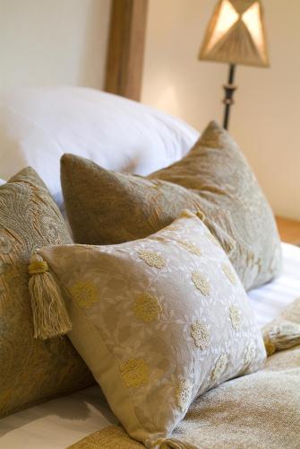 Longlands Inn & Cottages