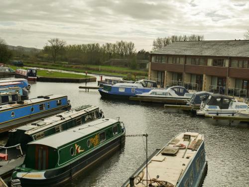 Tewitfield Marina Aparthotel