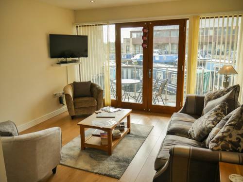 Tewitfield Marina Aparthotel