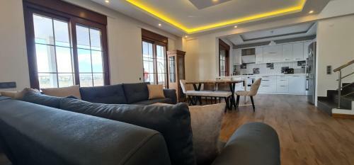 Gorgeous Villa With Private Pool In Antalya